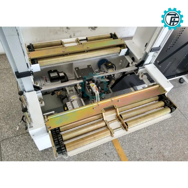 ម៉ាស៊ីនចងខ្សែប្រអប់ក្រដាសកាតុងស្វ័យប្រវត្តិ DBA200L 25 May dong dai thung carton tu dong DBA200L 02