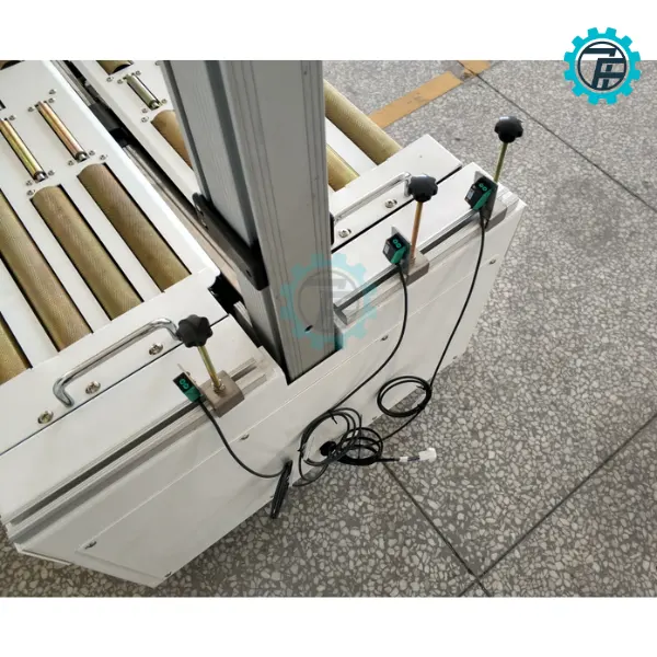 ម៉ាស៊ីនចងខ្សែប្រអប់ក្រដាសកាតុងស្វ័យប្រវត្តិ DBA200L 24 May dong dai thung carton tu dong DBA200L 03