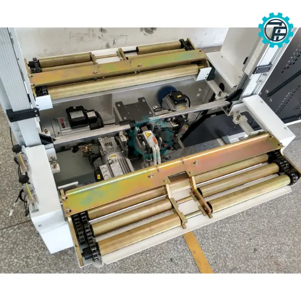 ម៉ាស៊ីនចងខ្សែប្រអប់ក្រដាសកាតុងស្វ័យប្រវត្តិ DBA200L 22 May dong dai thung carton tu dong DBA200L 05