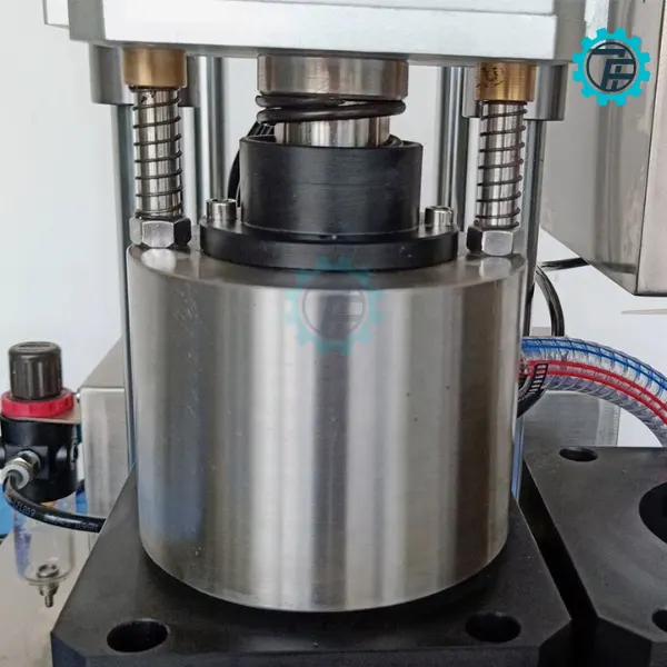 May dong nap chan khong ban tu dong 03