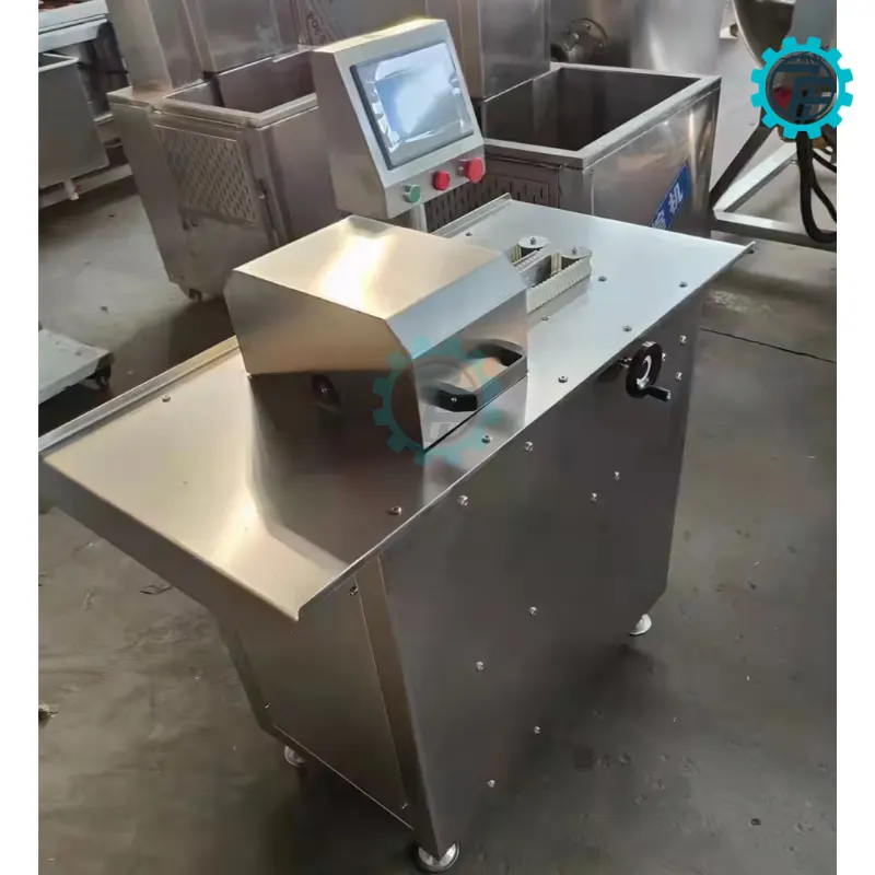 May buot xuc xich AK 400 1