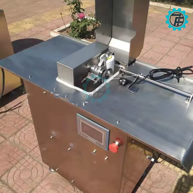 May buot xuc xich AK 400 6