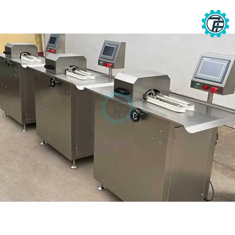 May buot xuc xich AK 400 7